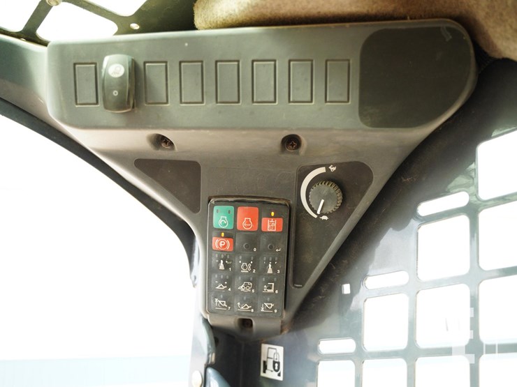 2018-deere-312gr-image-23