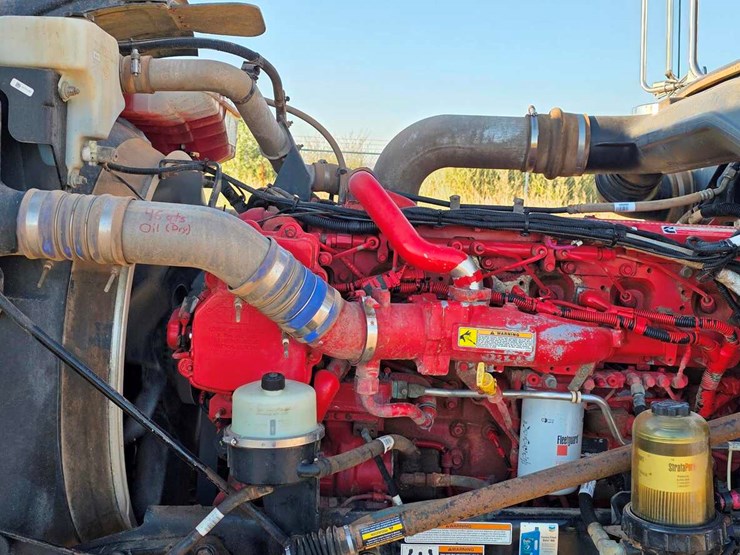 2015-peterbilt-389-image-21