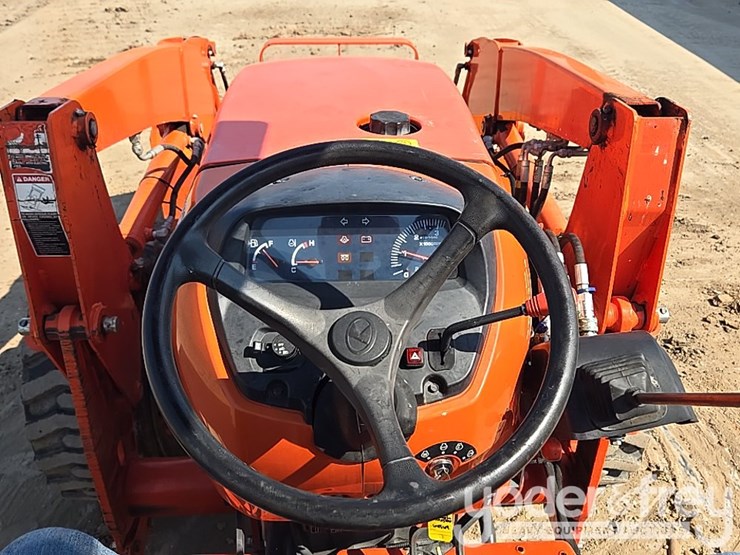 2017-kubota-mx5100-image-41
