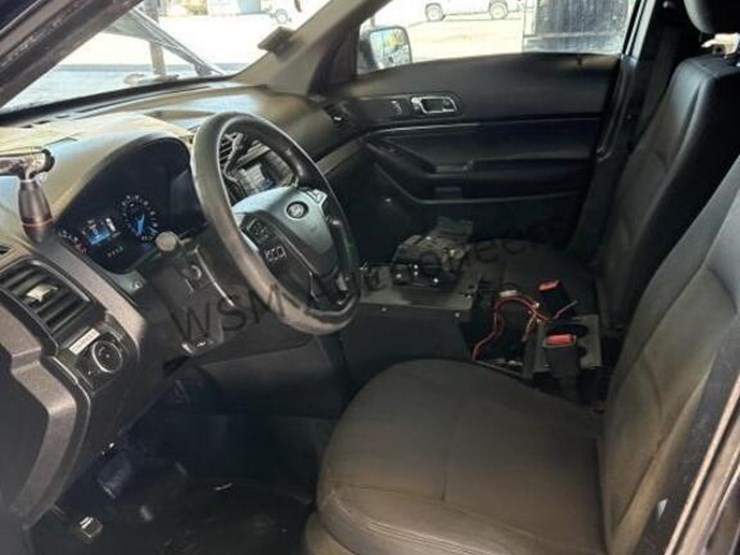 2016-ford-explorer-image-22