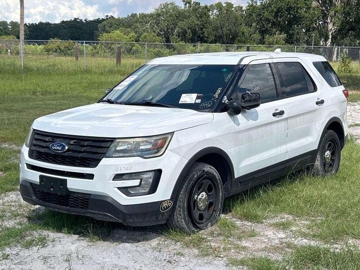 2017-ford-explorer-image-1