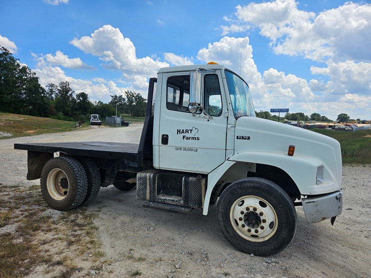 2002-freightliner-fl70-image-20