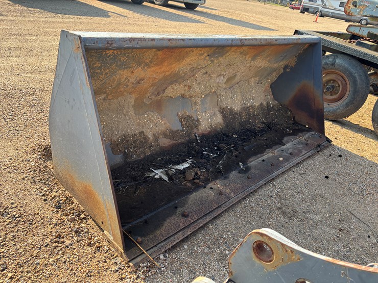 #22940-•-gp-loading-bucket-image-2