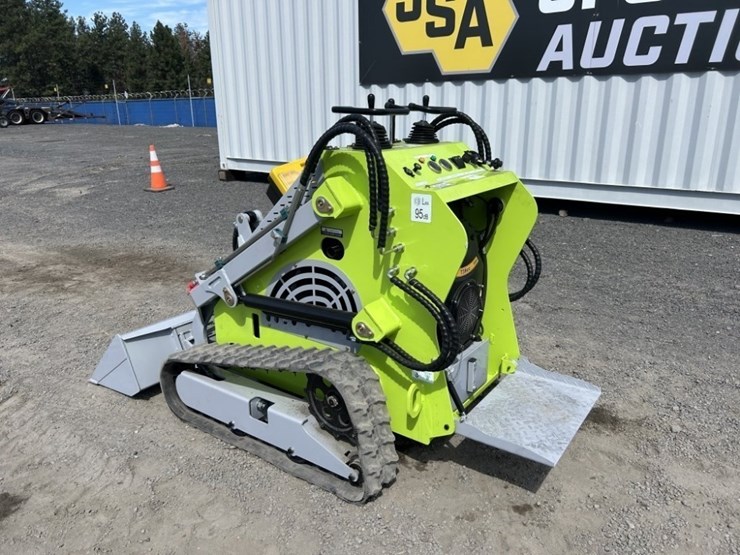 2025-land-hero-ldh-t640-mini-compact-track-loader-image-3