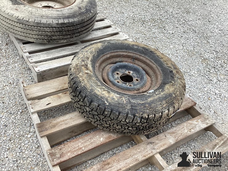 235/75r15-tire-&-rim-image-4