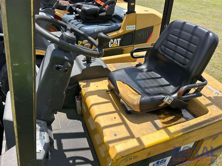 yale-3,500lb-electric-forklift-image-10