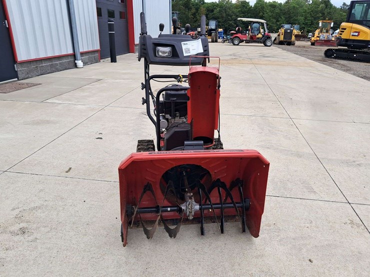 jonesered-st-2368e-walk-behind-snow-blower-image-9