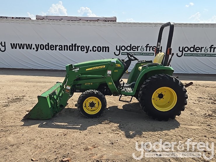 2009-john-deere-3038e-image-2