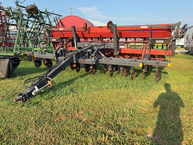case-5400-drill,-20ft,-soybean-special,-yetter-no-till,-with-markers-image-1
