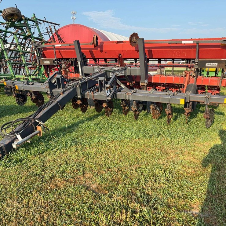 Case 5400 drill, 20ft, soybean special, Yetter no-till, with markers