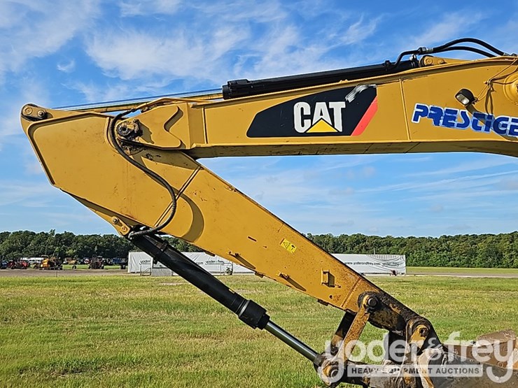 2015-caterpillar-329fl-image-16