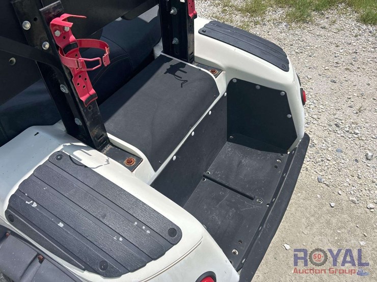ez-go-textron-electric-golf-cart-image-10