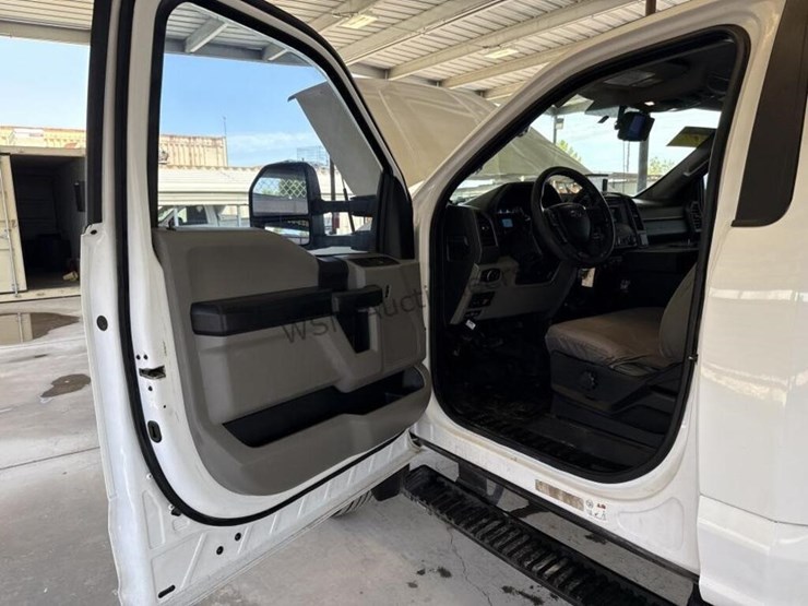 2017-ford-f550-image-29
