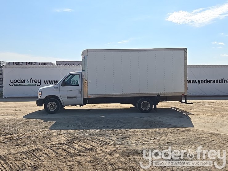 2019-ford-e350-image-2