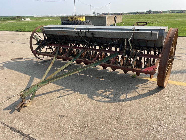minneapolis-moline-12ft-steel-wheel-grain-drill-image-1
