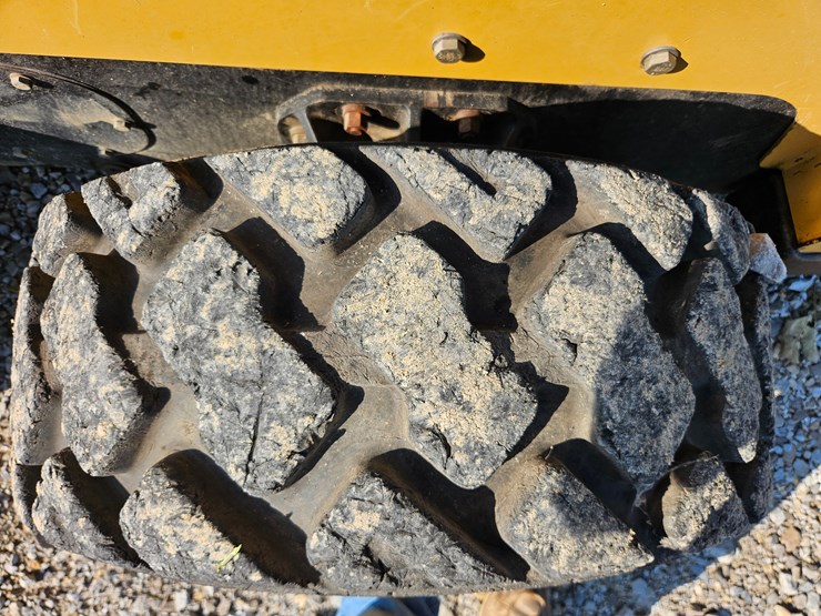 2004-caterpillar-236b-image-50