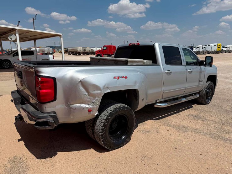 2016-chevrolet-silverado-3500-image-3