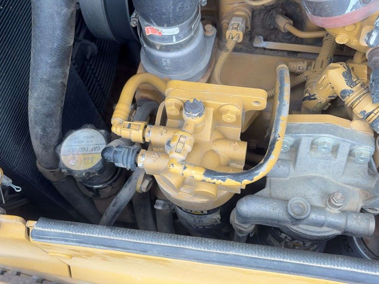 2013-cat-dgn-lgp-dozer-image-39