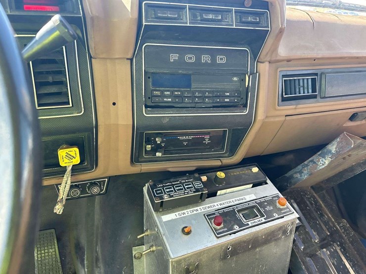 1989-ford-ft900-image-13