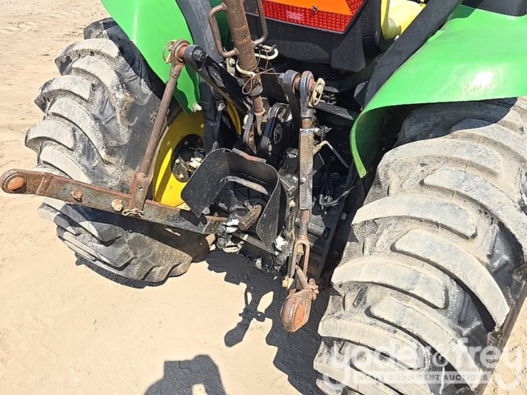 2009-john-deere-3038e-image-29