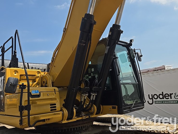 2021-caterpillar-349-image-41