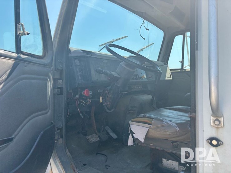 2000-ihc-4900-dry-tender-truck-(dr12098,-unit-25102)-image-58
