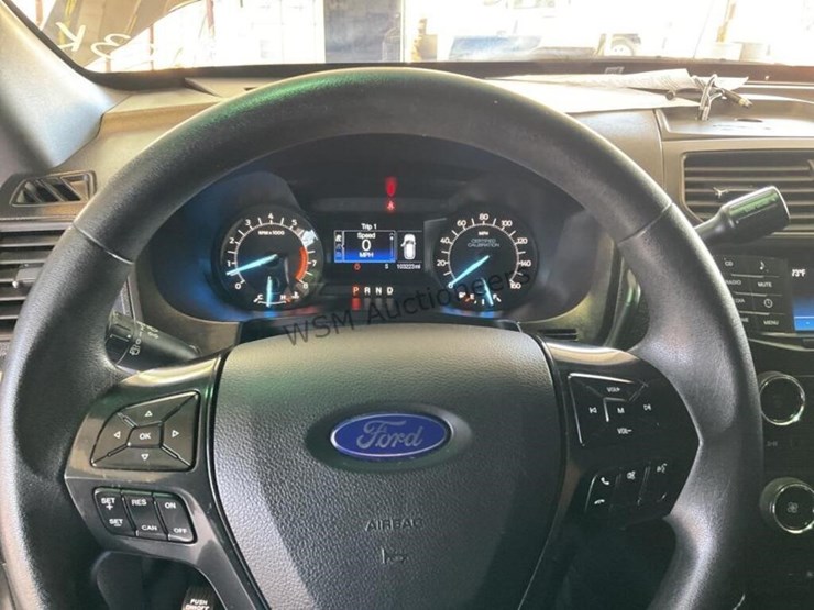2016-ford-explorer-image-16