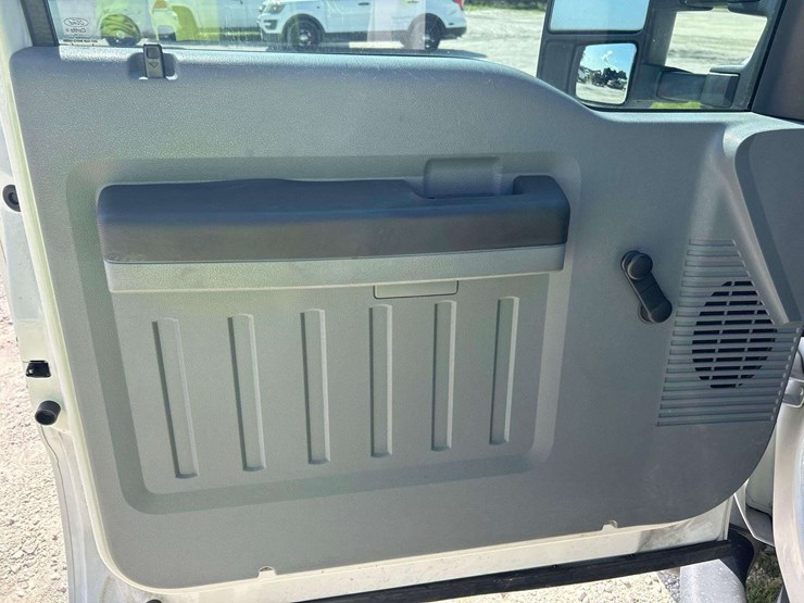 2016-ford-f550-image-11