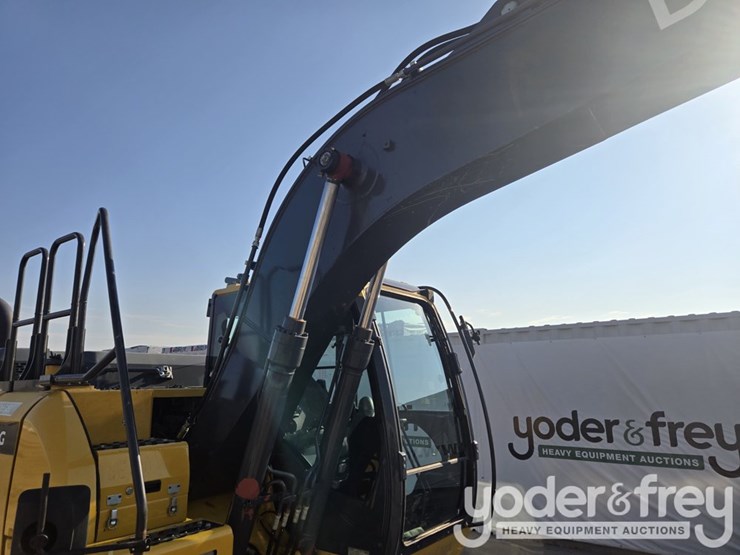 2022-deere-130g-image-45