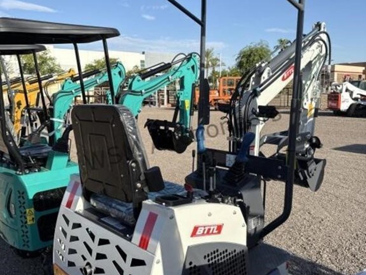 battler-et12m-6-mini-excavator-image-4