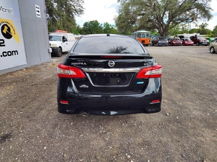 2014-nissan-sentra-runs/moves-s-image-4