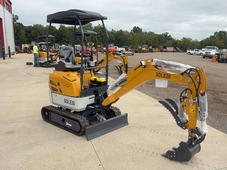 sdlanch-sdle20-mini-excavator-image-2