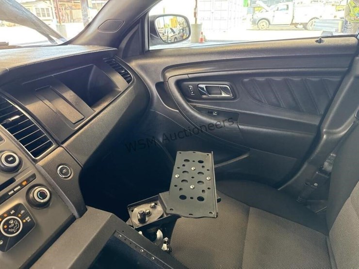 2013-ford-taurus-sdn-image-18
