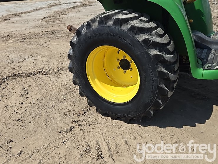 2009-john-deere-3038e-image-21