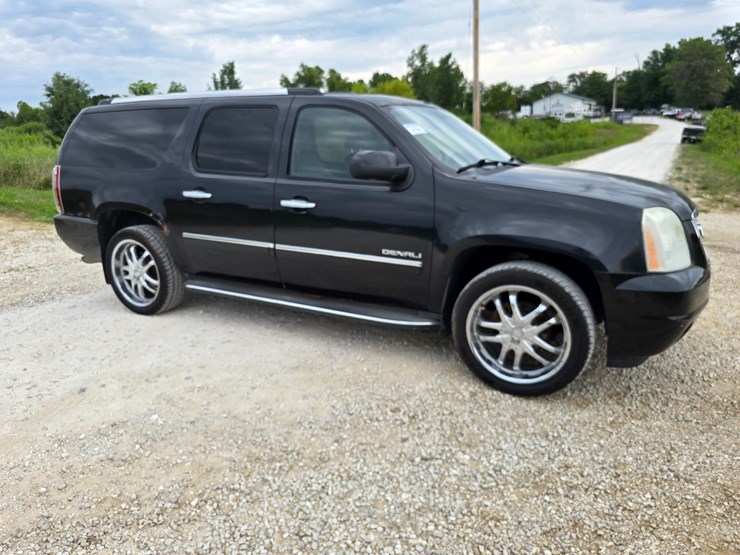 2011-gmc-yukon-xl-image-35