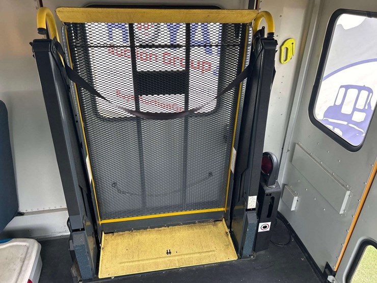 2009-ic-corporation-pb105-school-bus-image-15