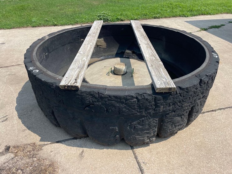 7ft-round-tire-feeder-image-2