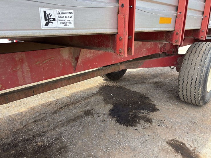 h&s-hd-twin-auger-18'-forage-wagon-image-17