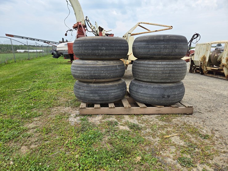 #367-•-tires-on-8-bolt-rims-image-3