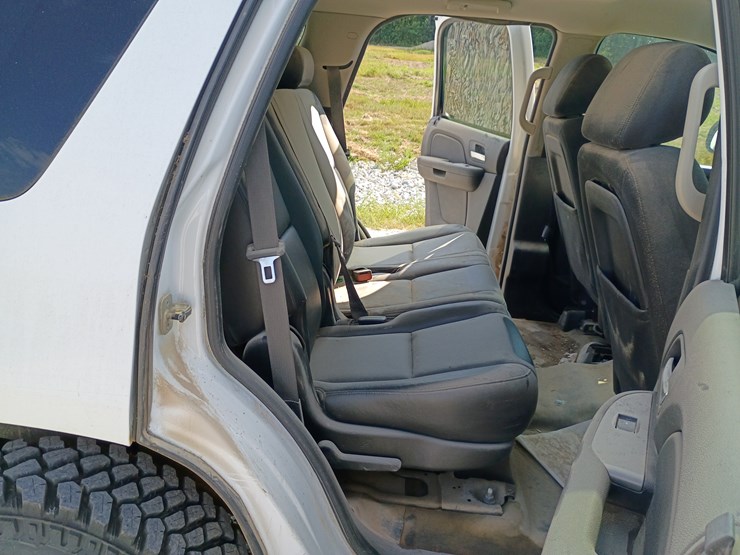 2010-chevrolet-tahoe-image-47