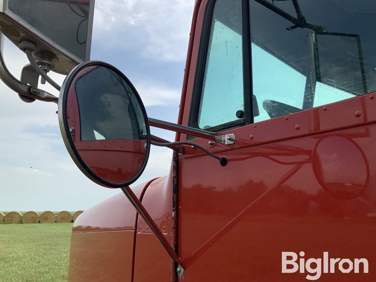 2000-freightliner-fld120-image-10