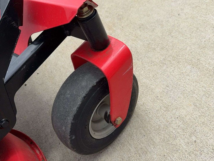 2015-graveley-zero-turn-mower-image-8