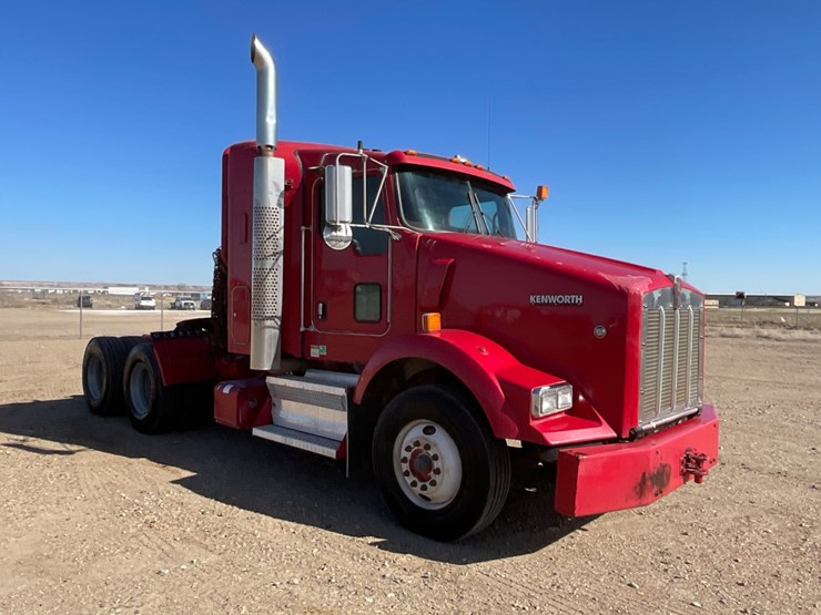 2011-kenworth-t800-image-2