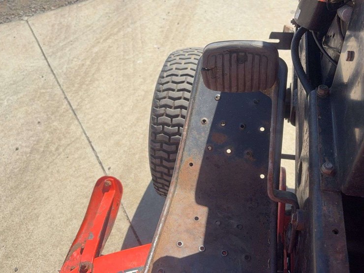 ariens-s14g-lawn-tractor-image-17