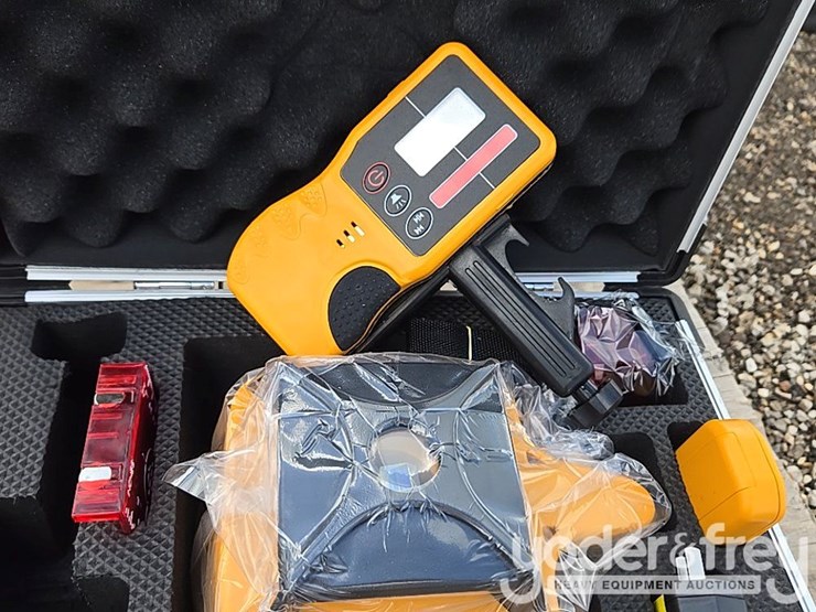 unused-sklp-laser-level,-self-levelling-rotary-laser-level-with-batteries,-receiver,-tripod,-grade-rod-image-7