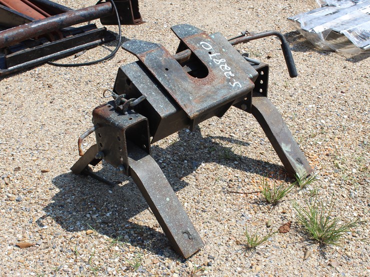 #22870-•-gooseneck-fifth-wheel-hitch-image-1
