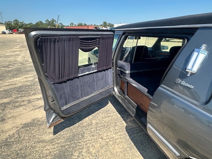 #22948-•-1997-cadillac-victoria-hearse-image-27
