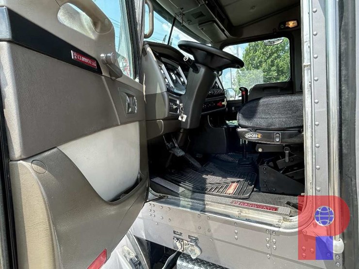2013-kenworth-t800-image-11