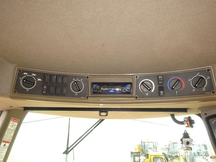 2011-case-ih-patriot-4420-image-101