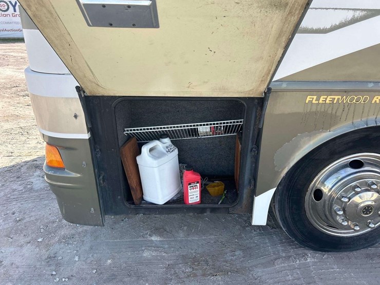 2002-fleetwood-expedition-36ft-motorhome-image-25